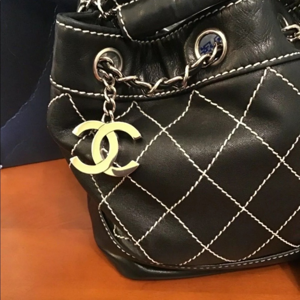 Chanel Bucket Bag - Picture 4 of 11